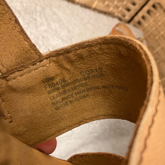 Two-Tone Leather Sandals - Picture 4 of 7